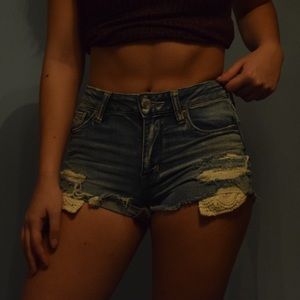 Jean Shorts with Woven Lace Pockets